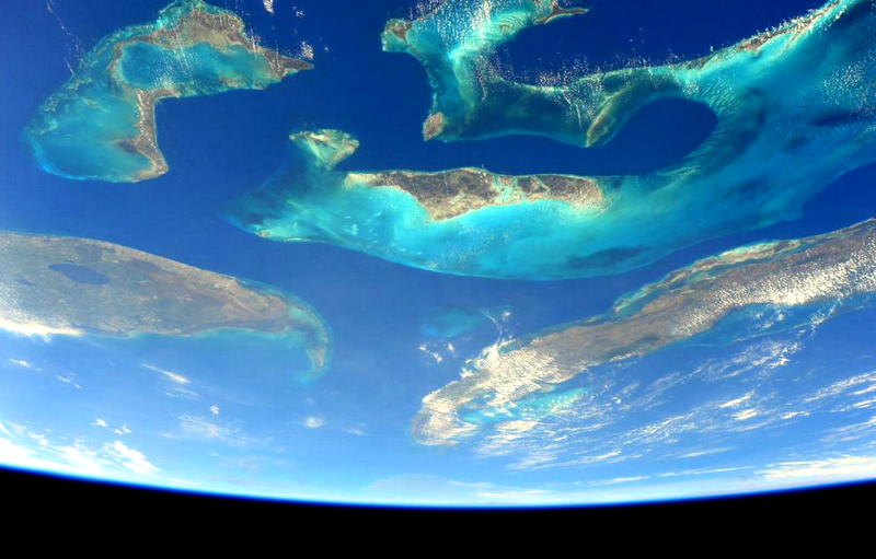File:'Most beautiful from space' the Bahamas by Scott Kelly Apr 26, 2015.png