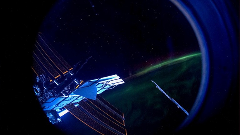 File:Auroras-ISS OlegArtemyev Sept2014.jpg