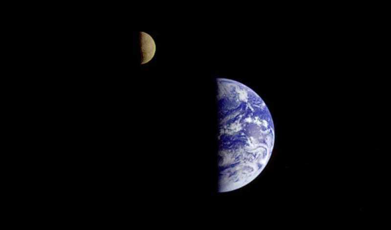 Earth and Moon from Galileo - Dec 16 1992.jpg