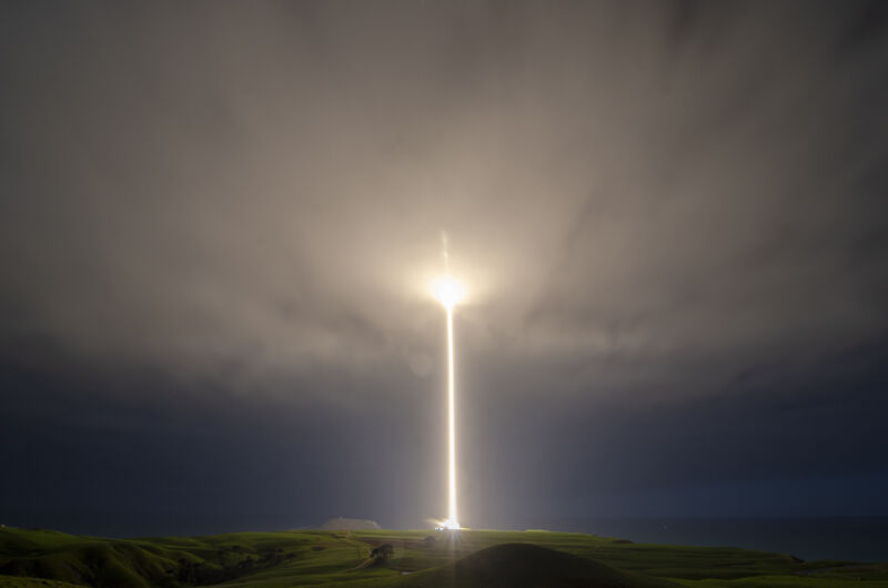 File:Electron rocket launch - RocketLab.jpg