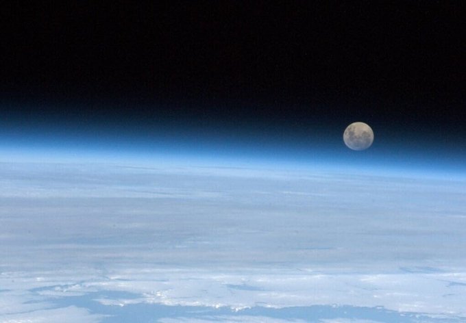 File:Moon over the Horizon.JPG