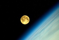 Supermoon moonset-Aug2014 ISS-.jpg