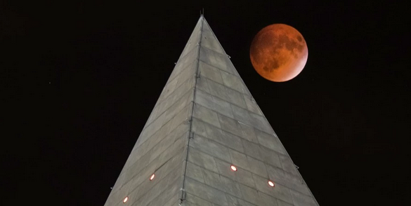 Supermoon over Washington Monument photo by J.David Ake.png