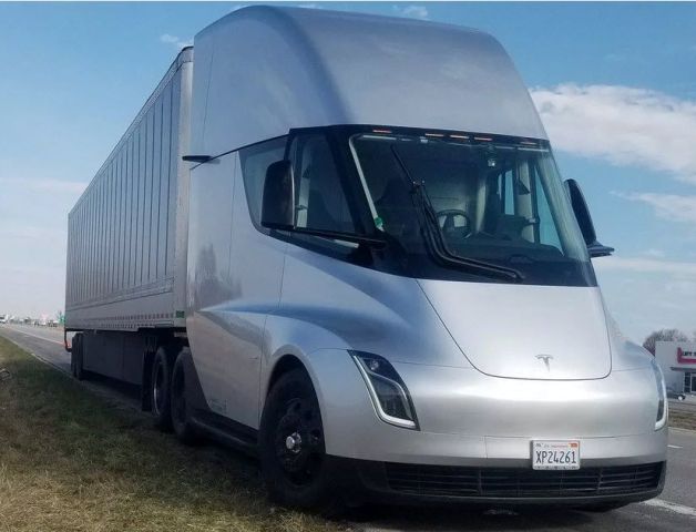 File:Tesla Freight Trucks - 2018.jpg