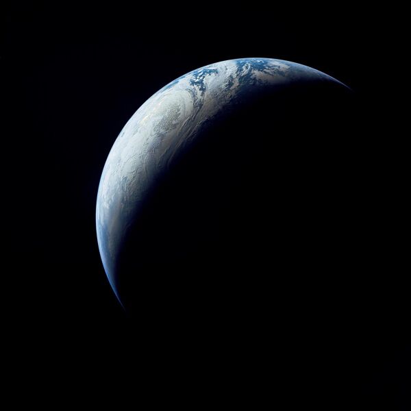 File:Apollo 4 view of Earth.jpg
