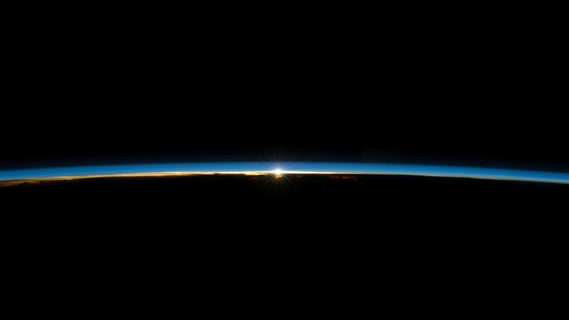 File:Earth's atmosphere 3840x2160.jpg
